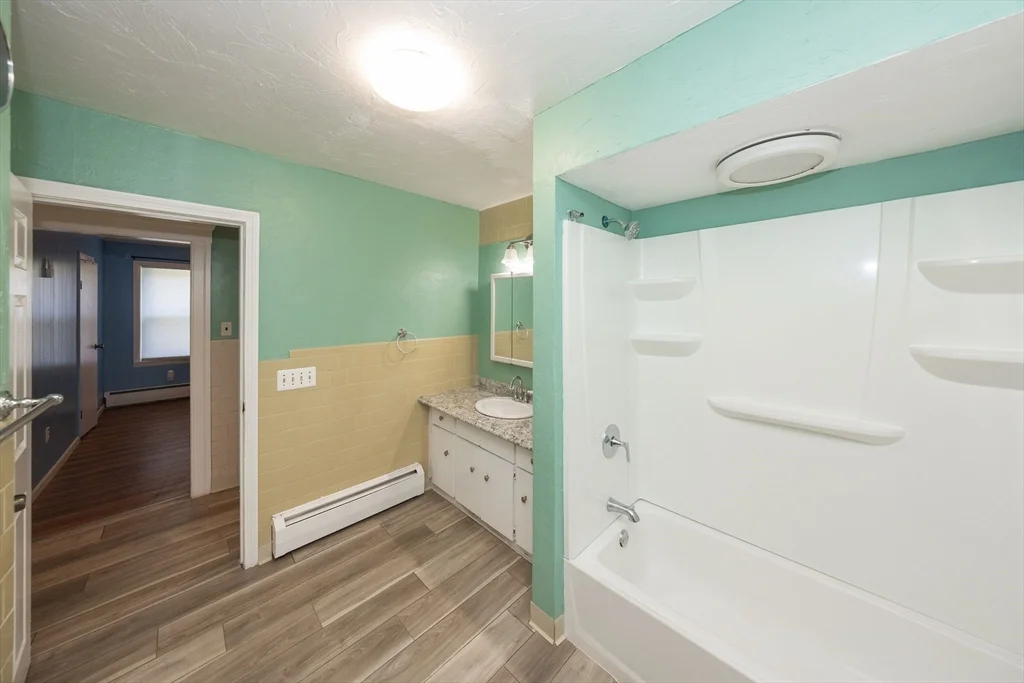 3 bed, 1 bath apartment for rent at 33 Dane Ave Unit 1, Worcester — photo 10 of 21