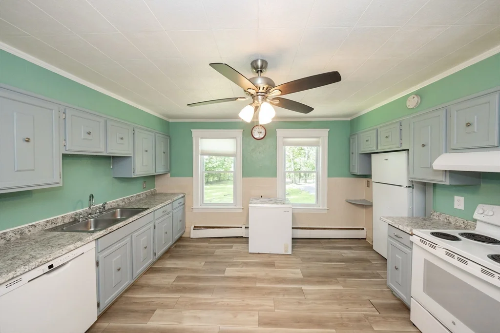 3 bed, 1 bath apartment for rent at 33 Dane Ave Unit 1, Worcester — photo 7 of 21