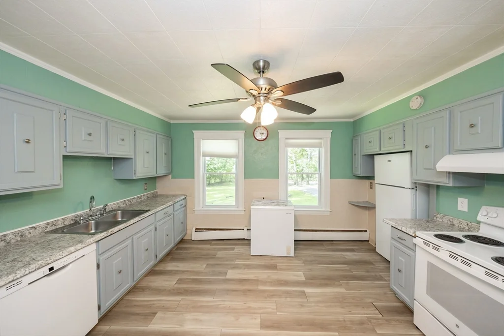 3 bed, 1 bath apartment for rent at 33 Dane Ave Unit 1, Worcester — photo 4 of 21