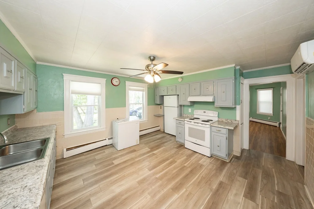 3 bed, 1 bath apartment for rent at 33 Dane Ave Unit 1, Worcester — photo 6 of 21