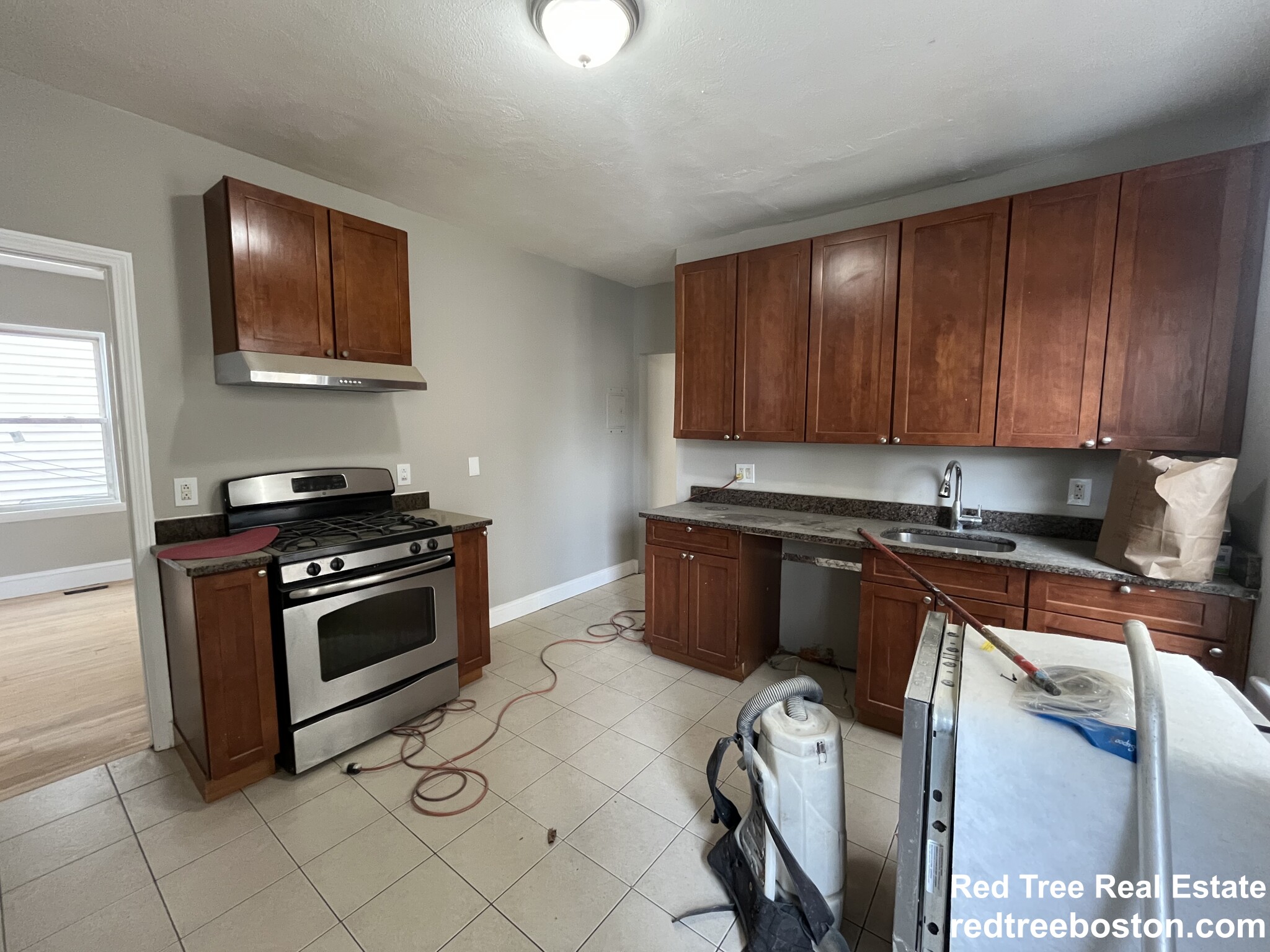 3 bed, 1 bath apartment for rent at 33 Dunlap St Unit 1, Dorchester — photo 9 of 13