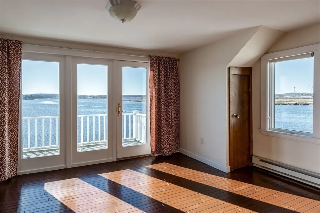 3 bed, 2 bath apartment for rent at 33 Eagle Hill Rd, Great Neck — photo 15 of 42