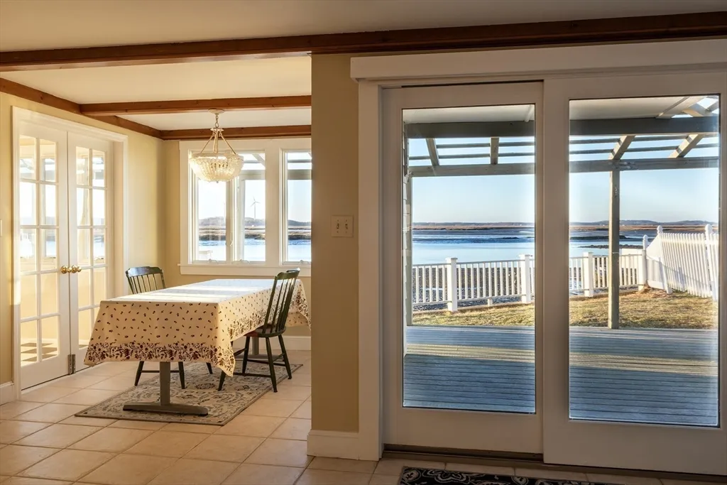 3 bed, 2 bath apartment for rent at 33 Eagle Hill Rd, Great Neck — photo 7 of 42
