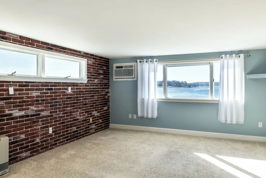 3 bed, 2 bath apartment for rent at 33 Eagle Hill Rd, Great Neck — photo 20 of 42