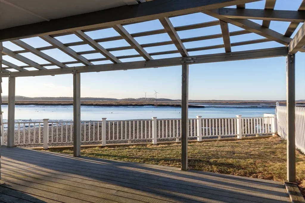 3 bed, 2 bath apartment for rent at 33 Eagle Hill Rd, Great Neck — photo 36 of 42