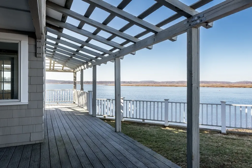 3 bed, 2 bath apartment for rent at 33 Eagle Hill Rd, Great Neck — photo 32 of 42