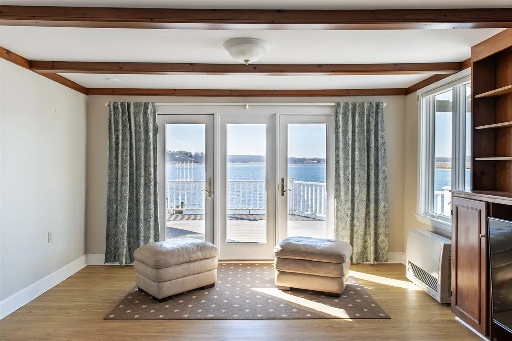 3 bed, 2 bath apartment for rent at 33 Eagle Hill Rd, Great Neck — photo 12 of 42