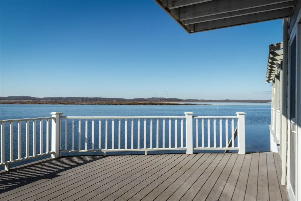 3 bed, 2 bath apartment for rent at 33 Eagle Hill Rd, Great Neck — photo 25 of 42