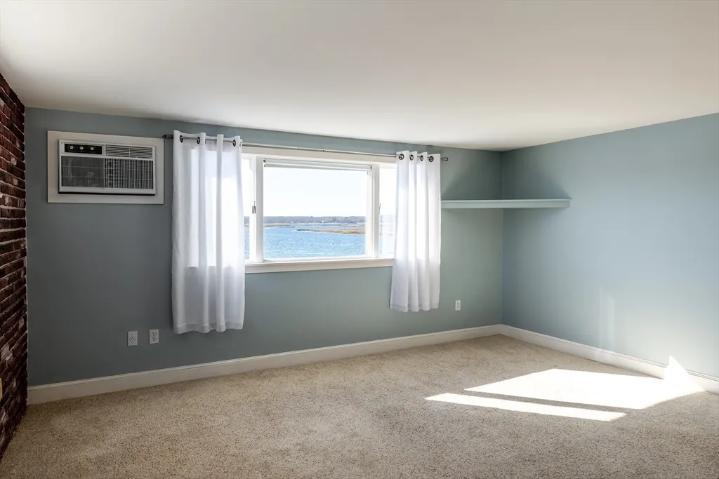 3 bed, 2 bath apartment for rent at 33 Eagle Hill Rd, Great Neck — photo 19 of 42