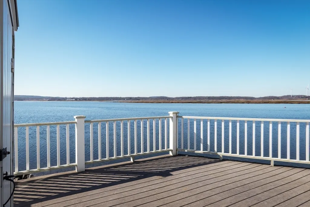3 bed, 2 bath apartment for rent at 33 Eagle Hill Rd, Great Neck — photo 26 of 42