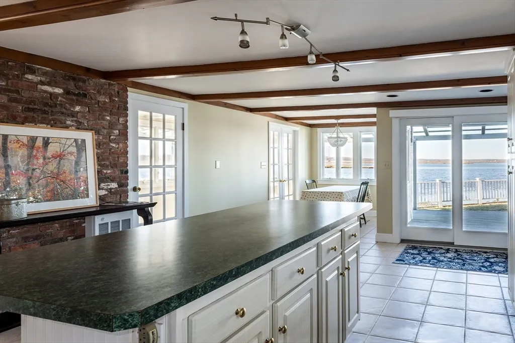 3 bed, 2 bath apartment for rent at 33 Eagle Hill Rd, Great Neck — photo 5 of 42