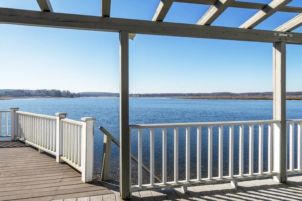 3 bed, 2 bath apartment for rent at 33 Eagle Hill Rd, Great Neck — photo 34 of 42