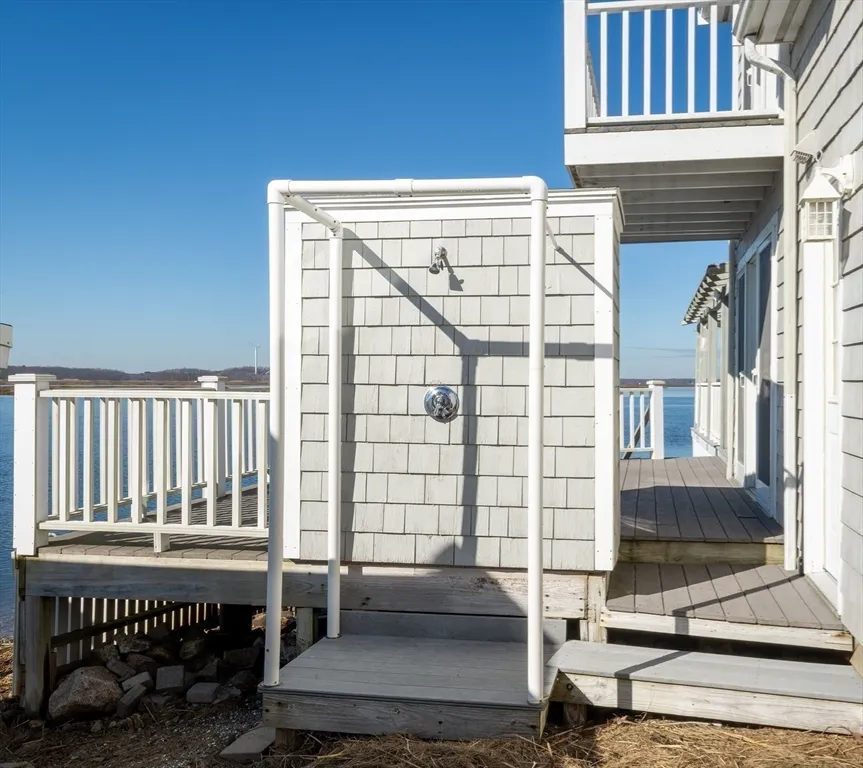 3 bed, 2 bath apartment for rent at 33 Eagle Hill Rd, Great Neck — photo 38 of 42