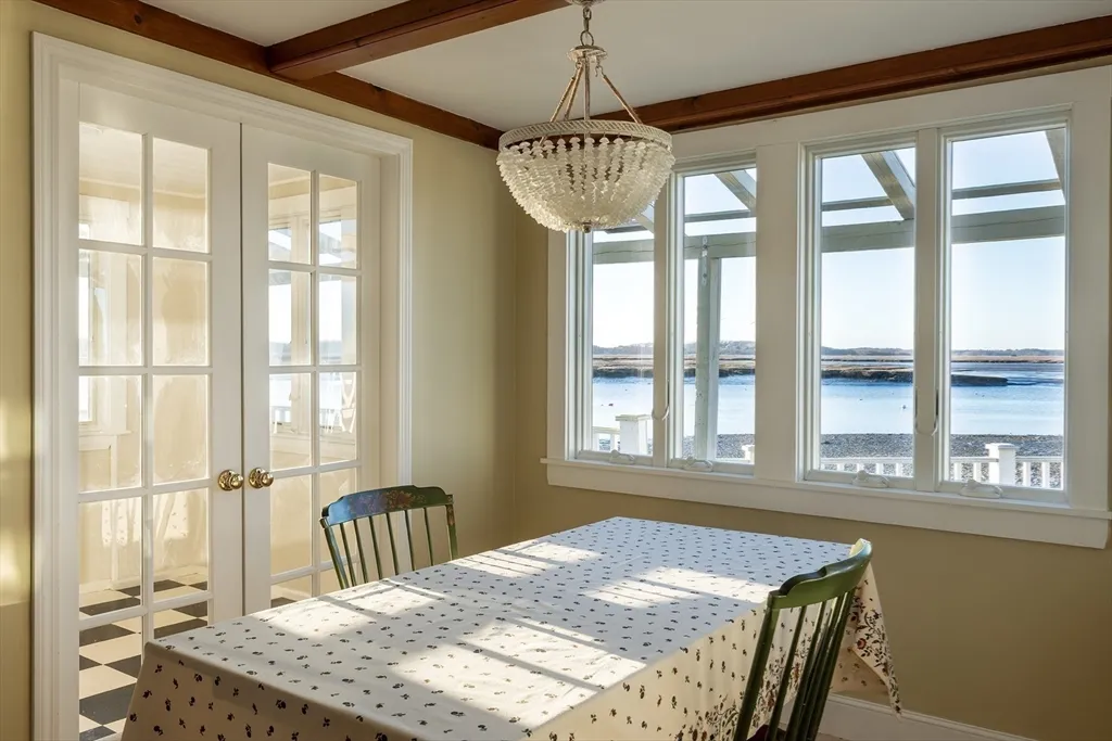 3 bed, 2 bath apartment for rent at 33 Eagle Hill Rd, Great Neck — photo 9 of 42