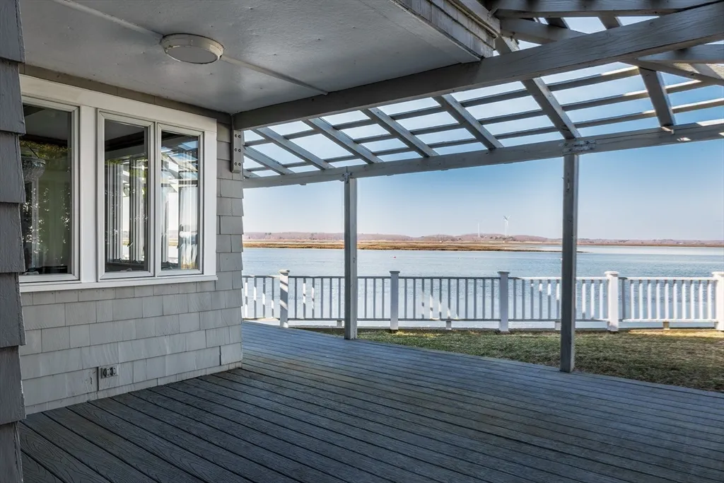 3 bed, 2 bath apartment for rent at 33 Eagle Hill Rd, Great Neck — photo 30 of 42