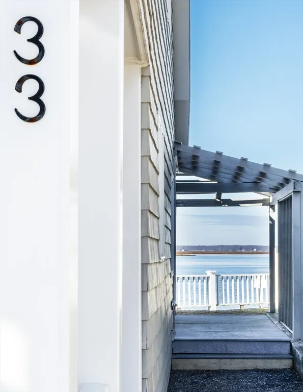 3 bed, 2 bath apartment for rent at 33 Eagle Hill Rd, Great Neck — photo 4 of 42