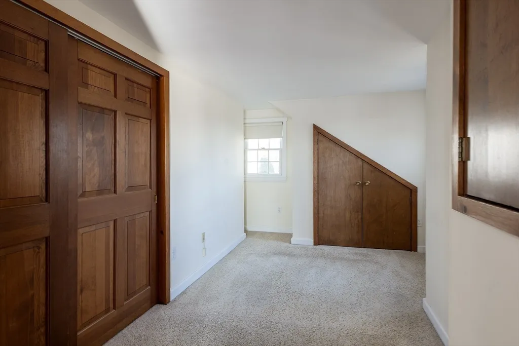 3 bed, 2 bath apartment for rent at 33 Eagle Hill Rd, Great Neck — photo 22 of 42
