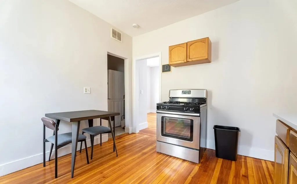 3 bed, 1 bath apartment for rent at 33 Edison Green St Unit 3, Dorchester — photo 3 of 11