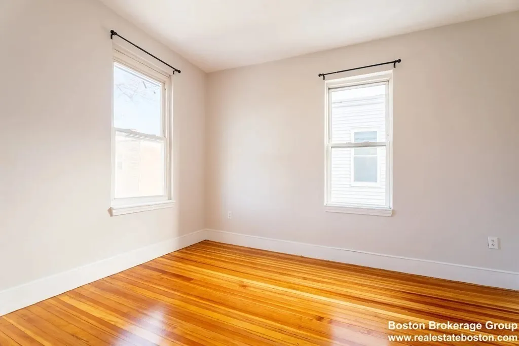3 bed, 1 bath apartment for rent at 33 Edison Green St Unit 3, Dorchester — photo 9 of 11