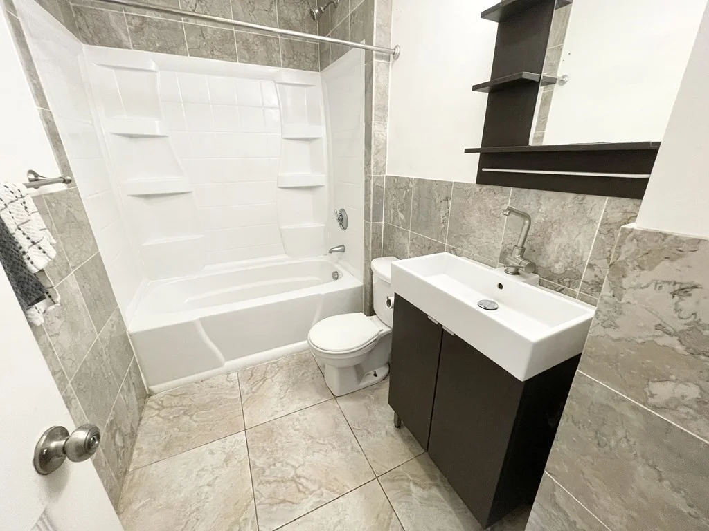 3 bed, 1 bath apartment for rent at 33 Edison Grn Unit 1, Dorchester — photo 9 of 10