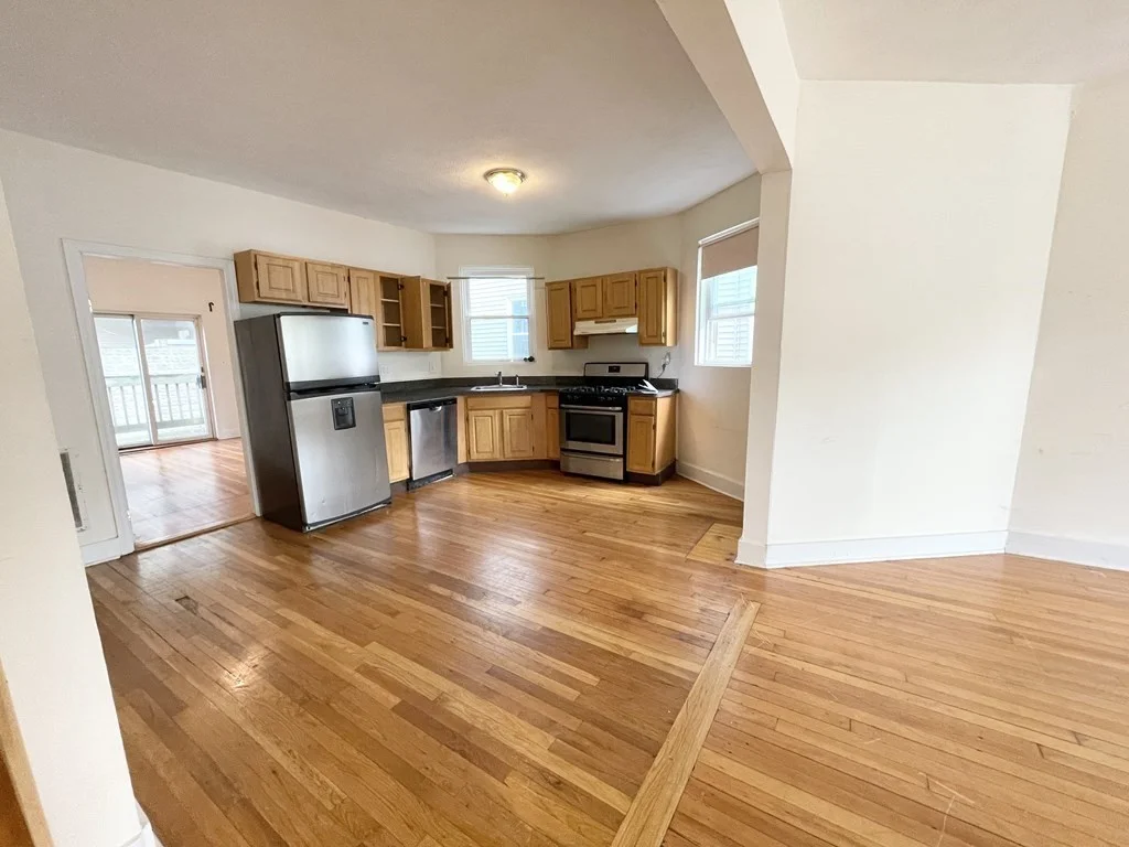 3 bed, 1 bath apartment for rent at 33 Edison Grn Unit 1, Dorchester — photo 3 of 10