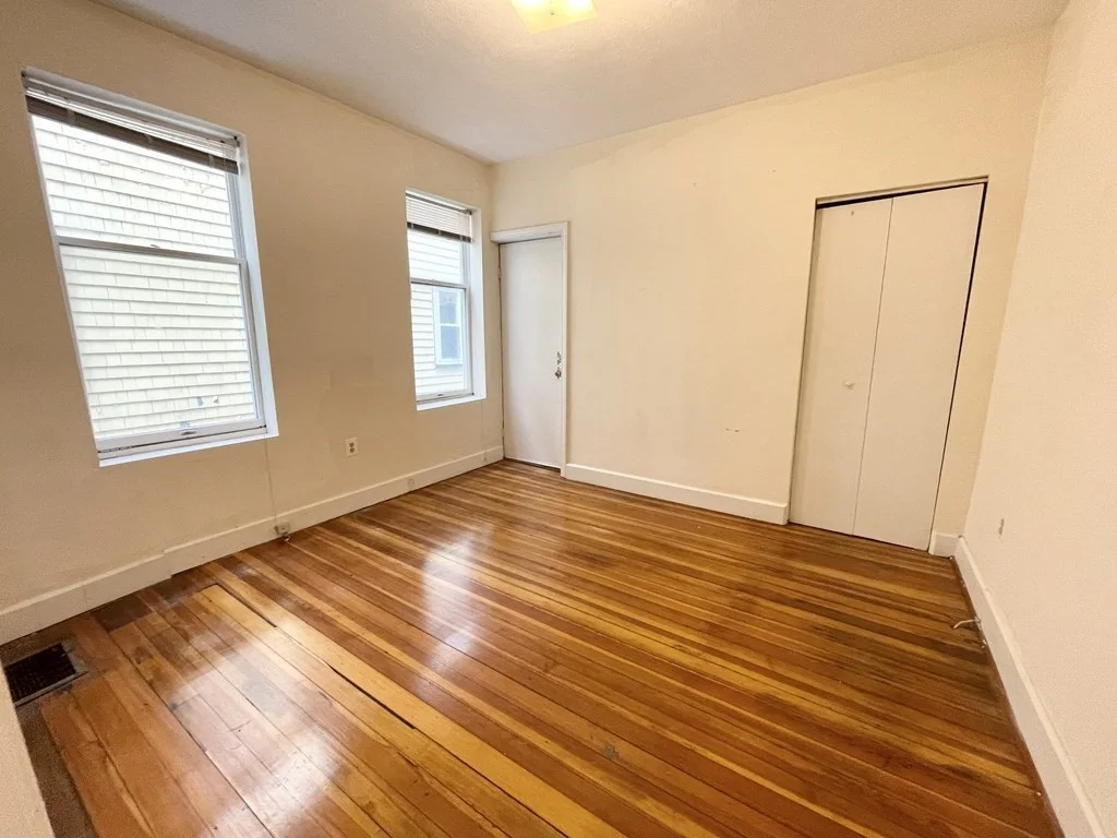 3 bed, 1 bath apartment for rent at 33 Edison Grn Unit 1, Dorchester — photo 8 of 10