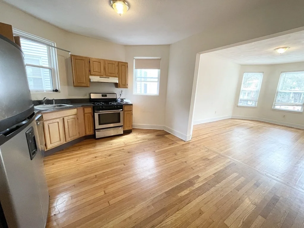 3 bed, 1 bath apartment for rent at 33 Edison Grn Unit 1, Dorchester — photo 2 of 10