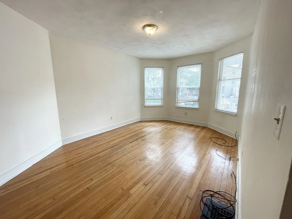 3 bed, 1 bath apartment for rent at 33 Edison Grn Unit 1, Dorchester — photo 4 of 10