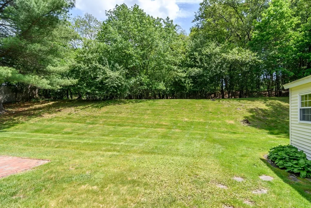3 bed, 1 bath apartment for rent at 33 Eisenhower Rd, Saxonville — photo 19 of 20