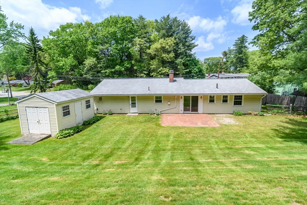 3 bed, 1 bath apartment for rent at 33 Eisenhower Rd, Saxonville — photo 17 of 20