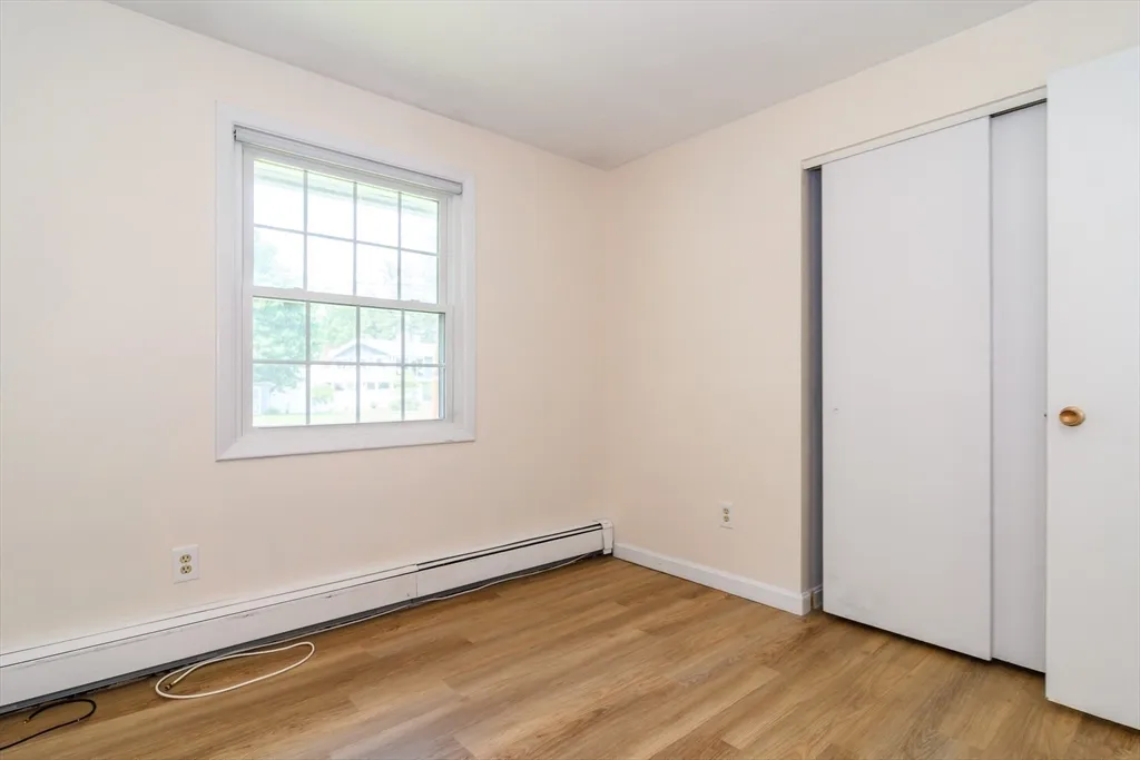 3 bed, 1 bath apartment for rent at 33 Eisenhower Rd, Saxonville — photo 13 of 20