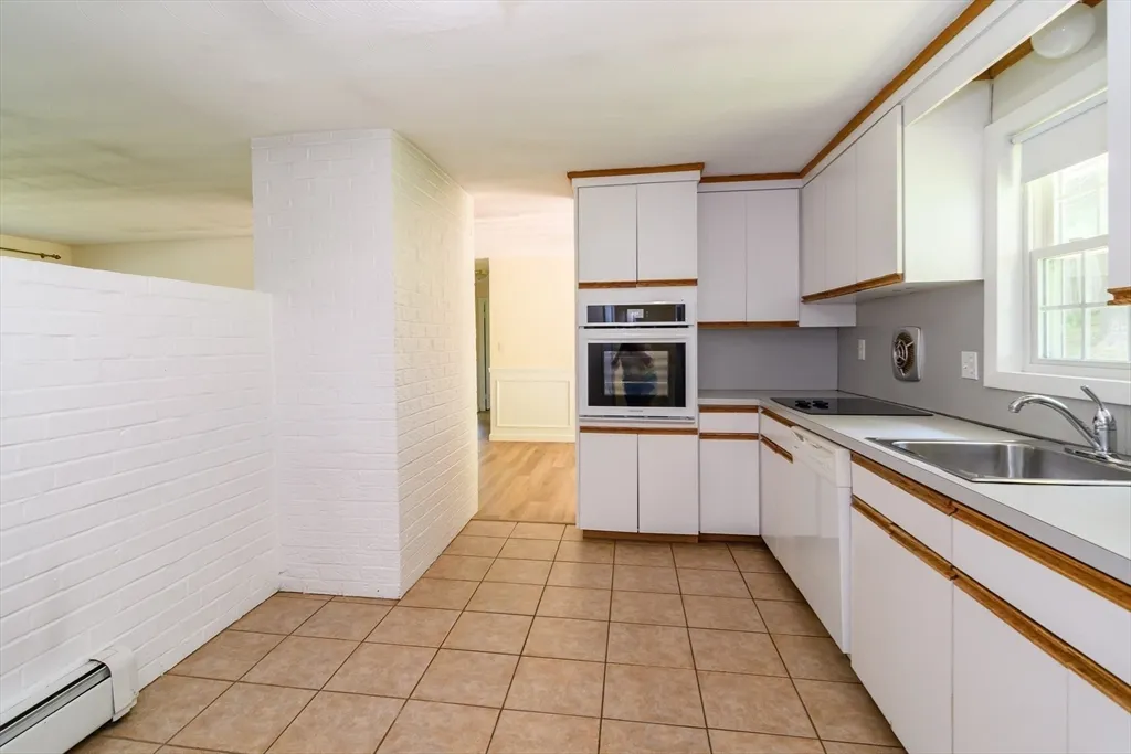 3 bed, 1 bath apartment for rent at 33 Eisenhower Rd, Saxonville — photo 9 of 20