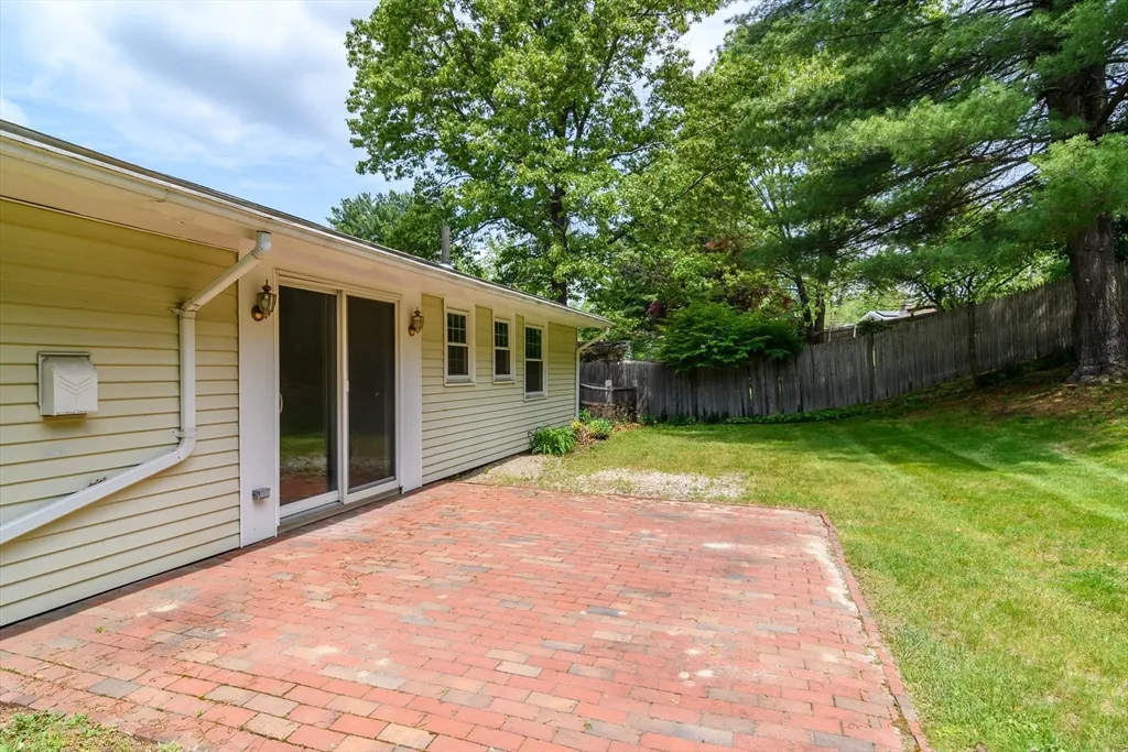 3 bed, 1 bath apartment for rent at 33 Eisenhower Rd, Saxonville — photo 18 of 20