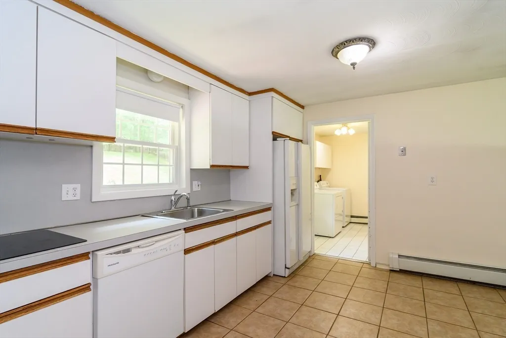 3 bed, 1 bath apartment for rent at 33 Eisenhower Rd, Saxonville — photo 10 of 20