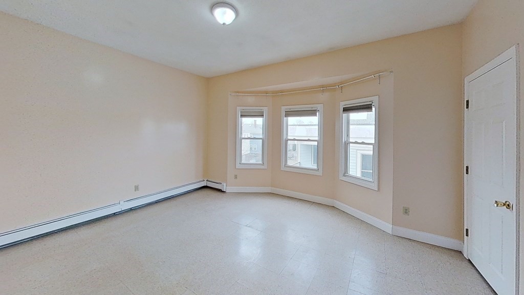 4 bed, 1 bath apartment for rent at 33 Elmore St Unit 3, Roxbury — photo 11 of 15