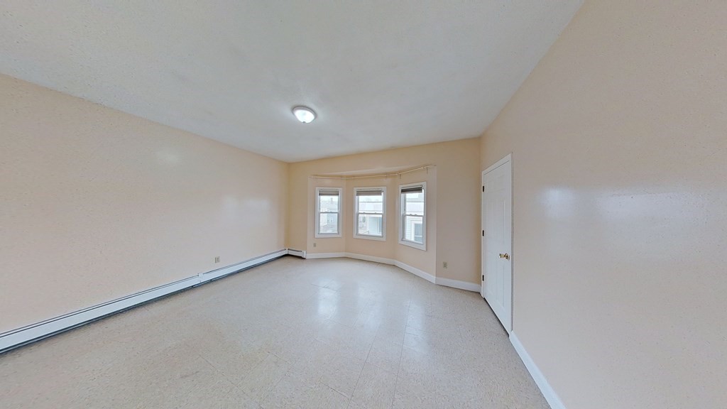 4 bed, 1 bath apartment for rent at 33 Elmore St Unit 3, Roxbury — photo 3 of 15