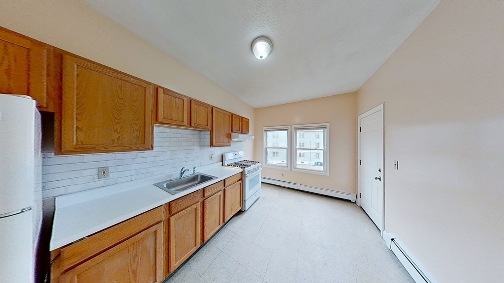 4 bed, 1 bath apartment for rent at 33 Elmore St Unit 3, Roxbury