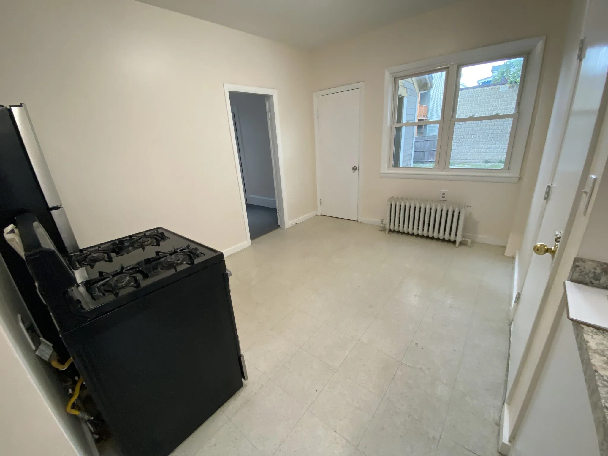 2.5 bed, 1 bath apartment for rent at 33 Everett Ave Unit 1, East Somerville — photo 21 of 23