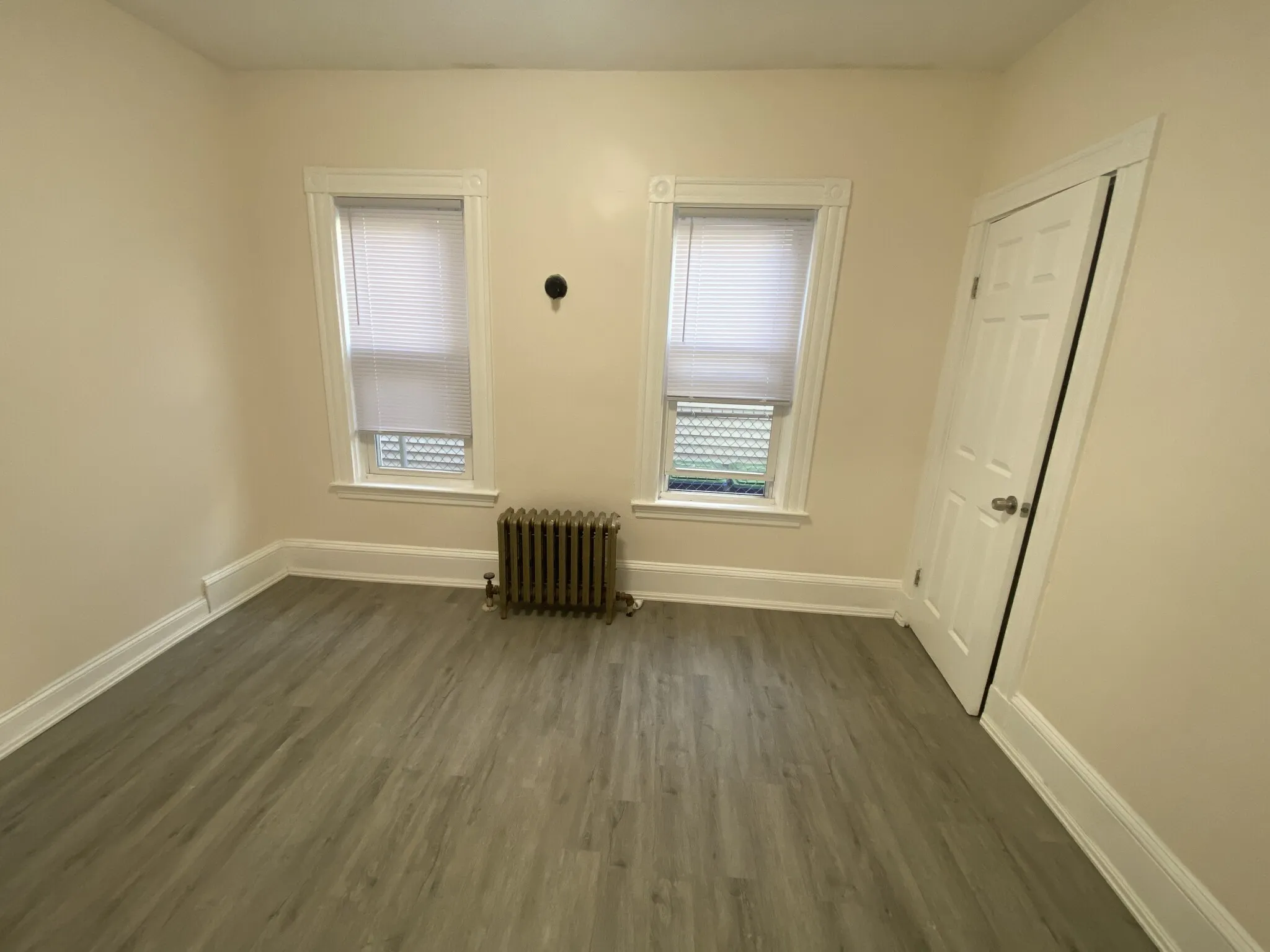 2.5 bed, 1 bath apartment for rent at 33 Everett Ave Unit 1, East Somerville — photo 3 of 23