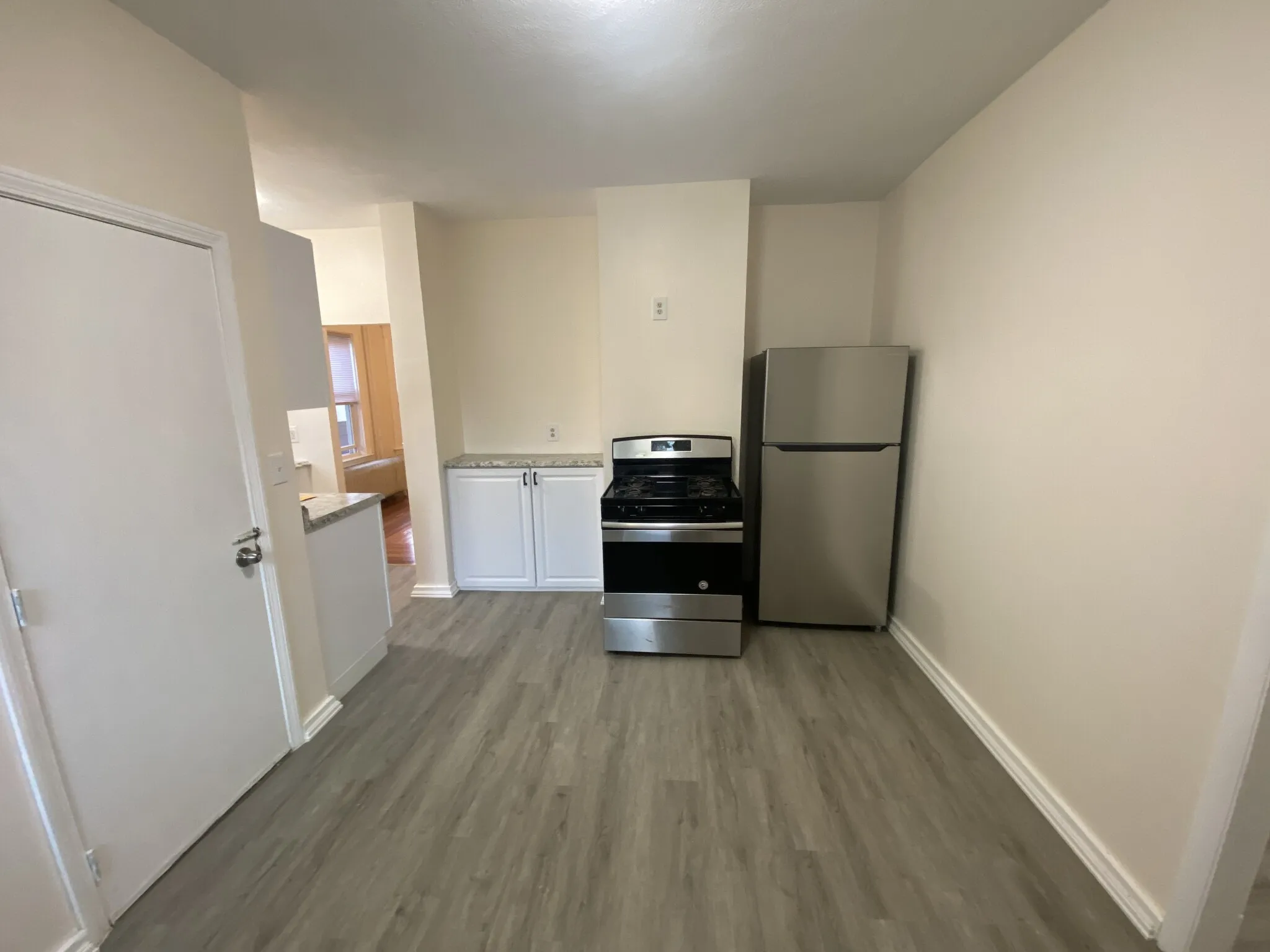 2.5 bed, 1 bath apartment for rent at 33 Everett Ave Unit 1, East Somerville
