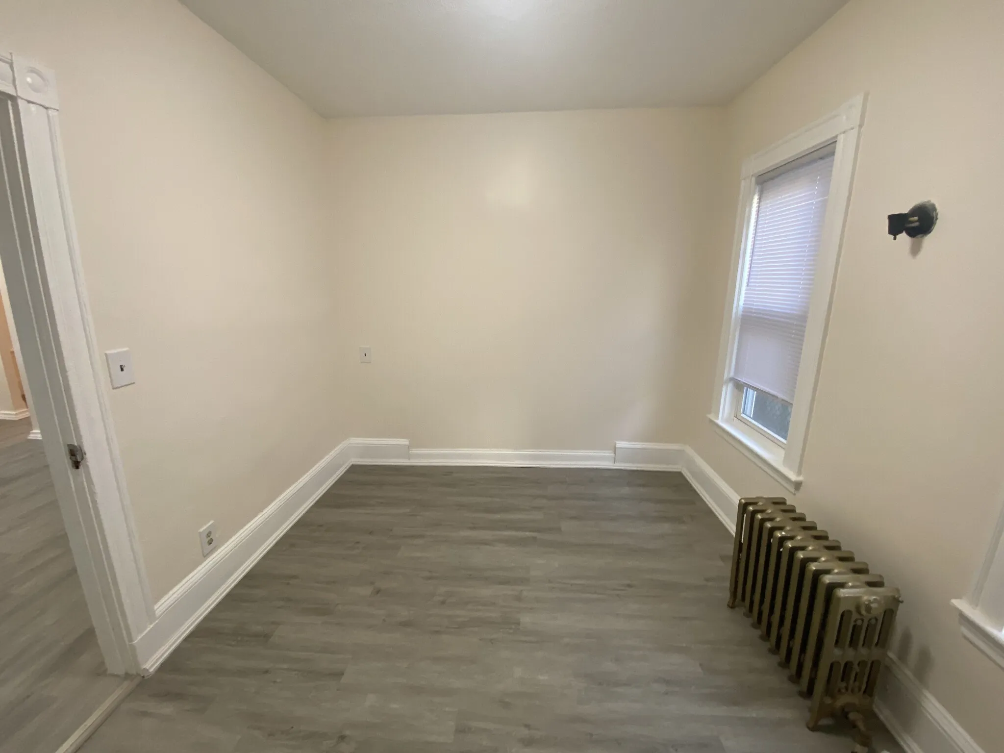 2.5 bed, 1 bath apartment for rent at 33 Everett Ave Unit 1, East Somerville — photo 4 of 23
