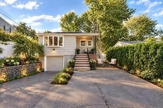 3 bed, 1 bath apartment for rent at 33 Fairchild Ave, Saugus — photo 1 of 31