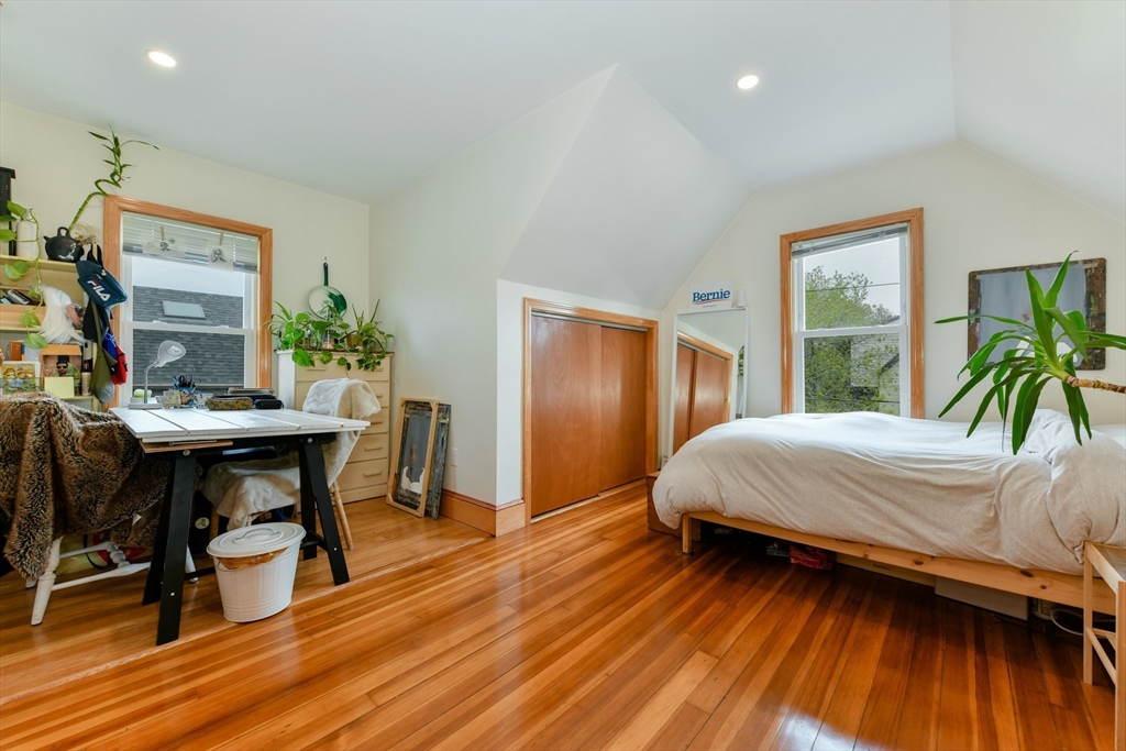 4 bed, 2 bath apartment for rent at 33 Farragut Aveune Unit 2, West Somerville — photo 10 of 18