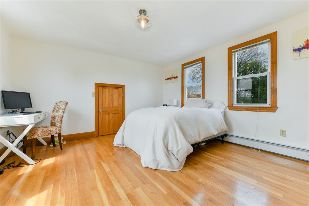4 bed, 2 bath apartment for rent at 33 Farragut Aveune Unit 2, West Somerville — photo 11 of 18