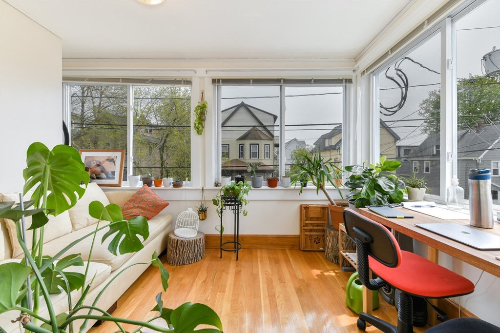 4 bed, 2 bath apartment for rent at 33 Farragut Aveune Unit 2, West Somerville — photo 9 of 18
