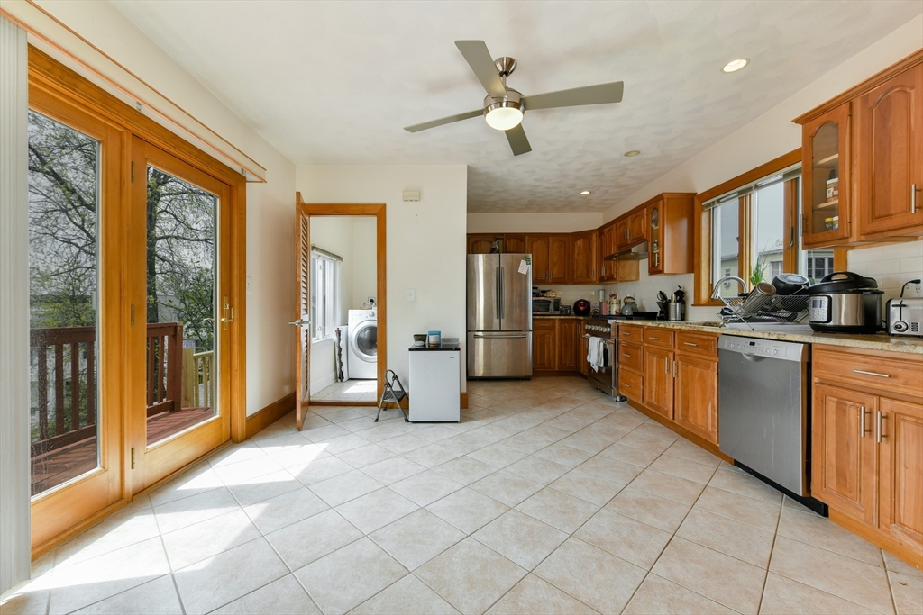 4 bed, 2 bath apartment for rent at 33 Farragut Aveune Unit 2, West Somerville — photo 4 of 18