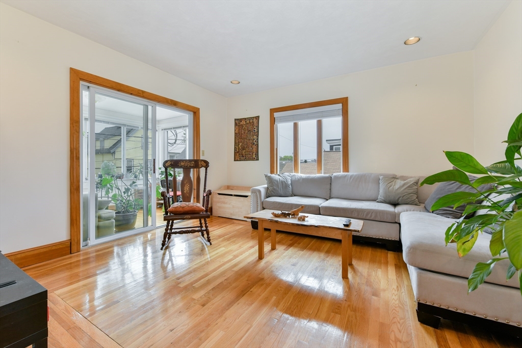 4 bed, 2 bath apartment for rent at 33 Farragut Aveune Unit 2, West Somerville — photo 1 of 18