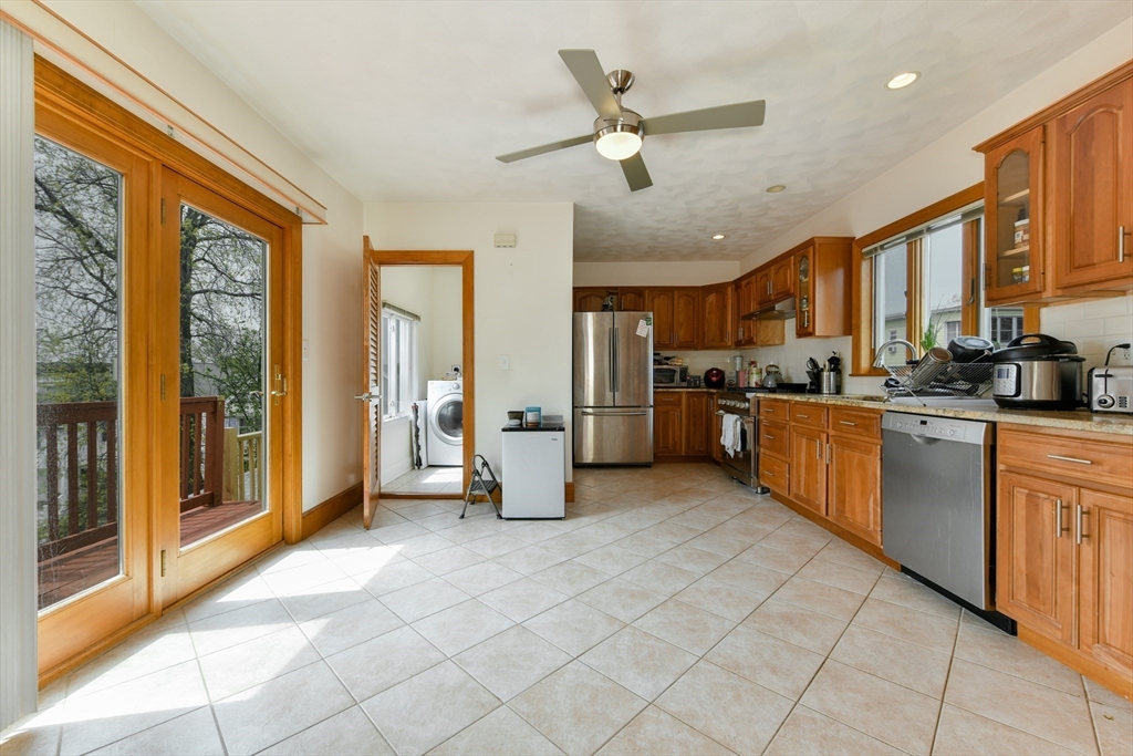 4 bed, 2 bath apartment for rent at 33 Farragut Aveune Unit 33 B, West Somerville — photo 4 of 18