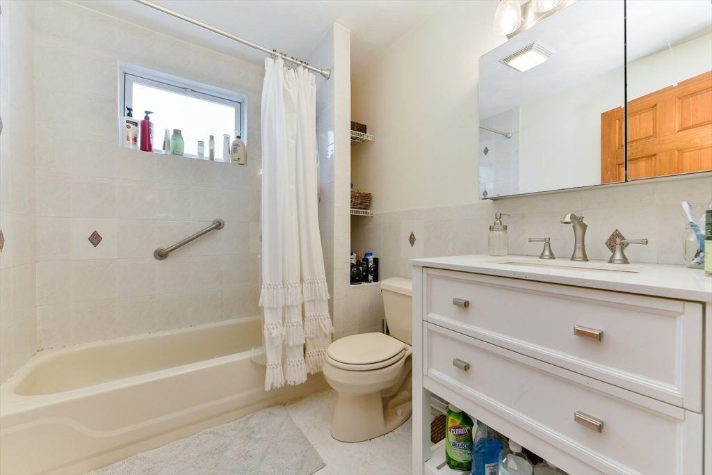 4 bed, 2 bath apartment for rent at 33 Farragut Aveune Unit 33 B, West Somerville — photo 14 of 18