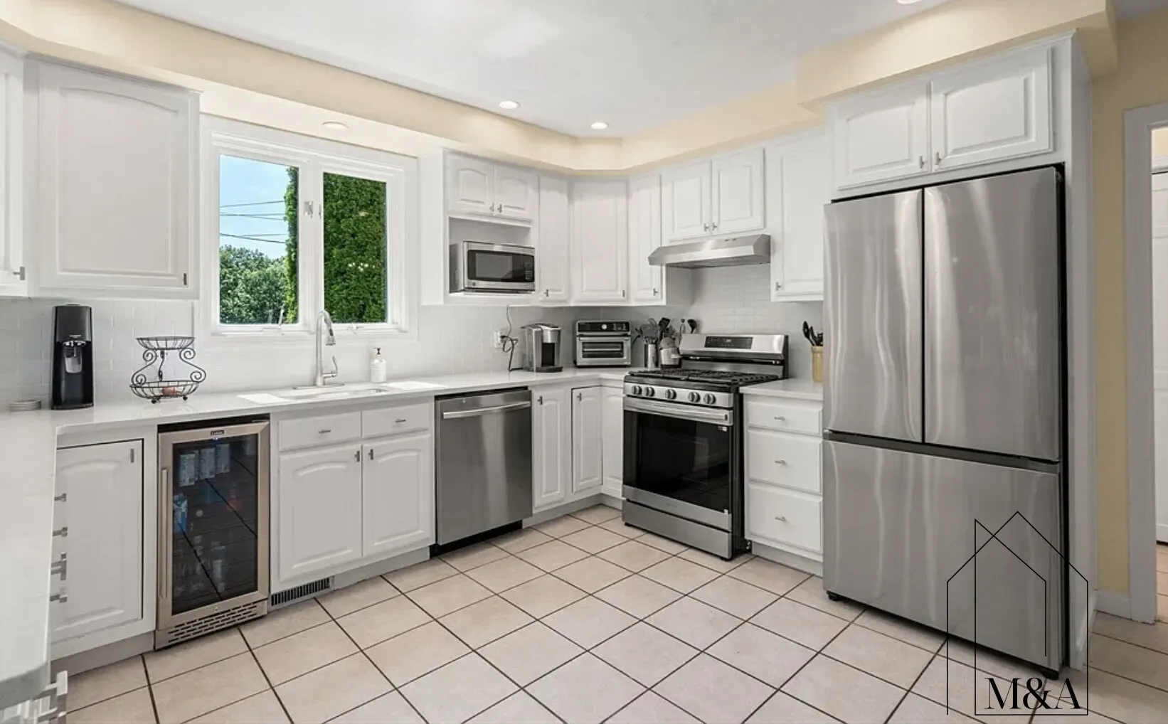 4 bed, 2.5 bath apartment for rent at 33 Furbush Rd Unit SF, West Roxbury — photo 5 of 22